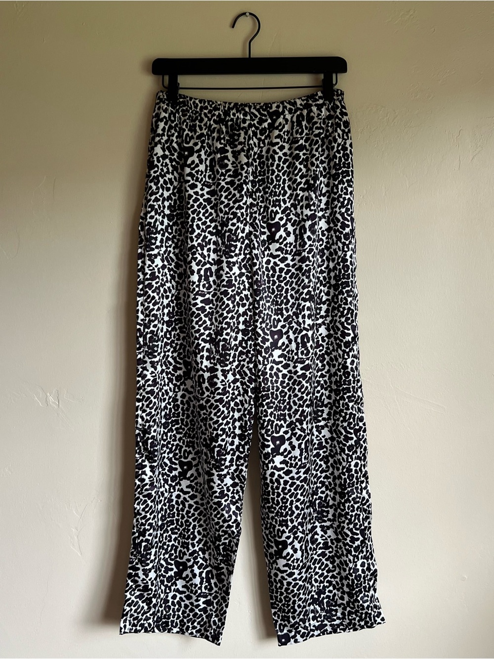 Women's Black & White Leopard Print Wide-Leg Pants
